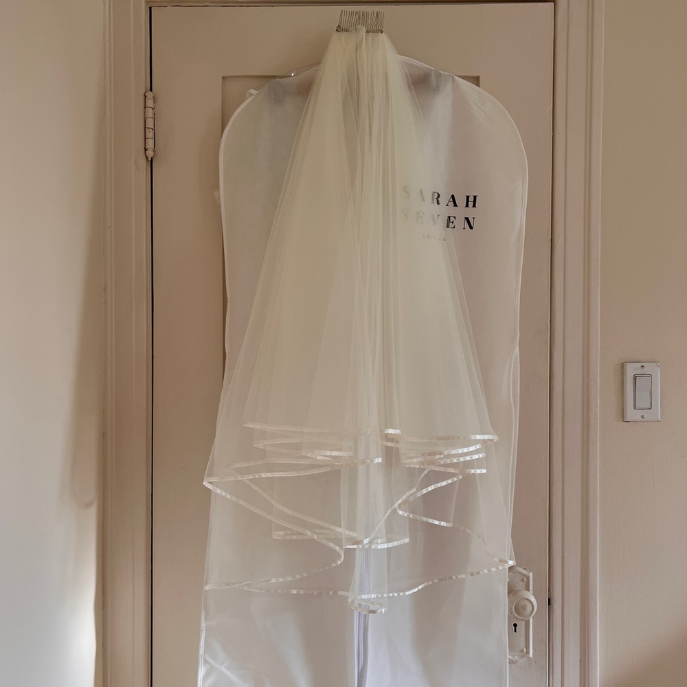 Sarah Seven Helena Veil